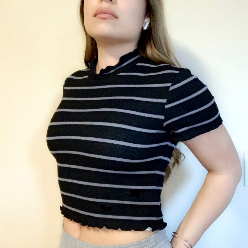 Black and gray frill crop top!